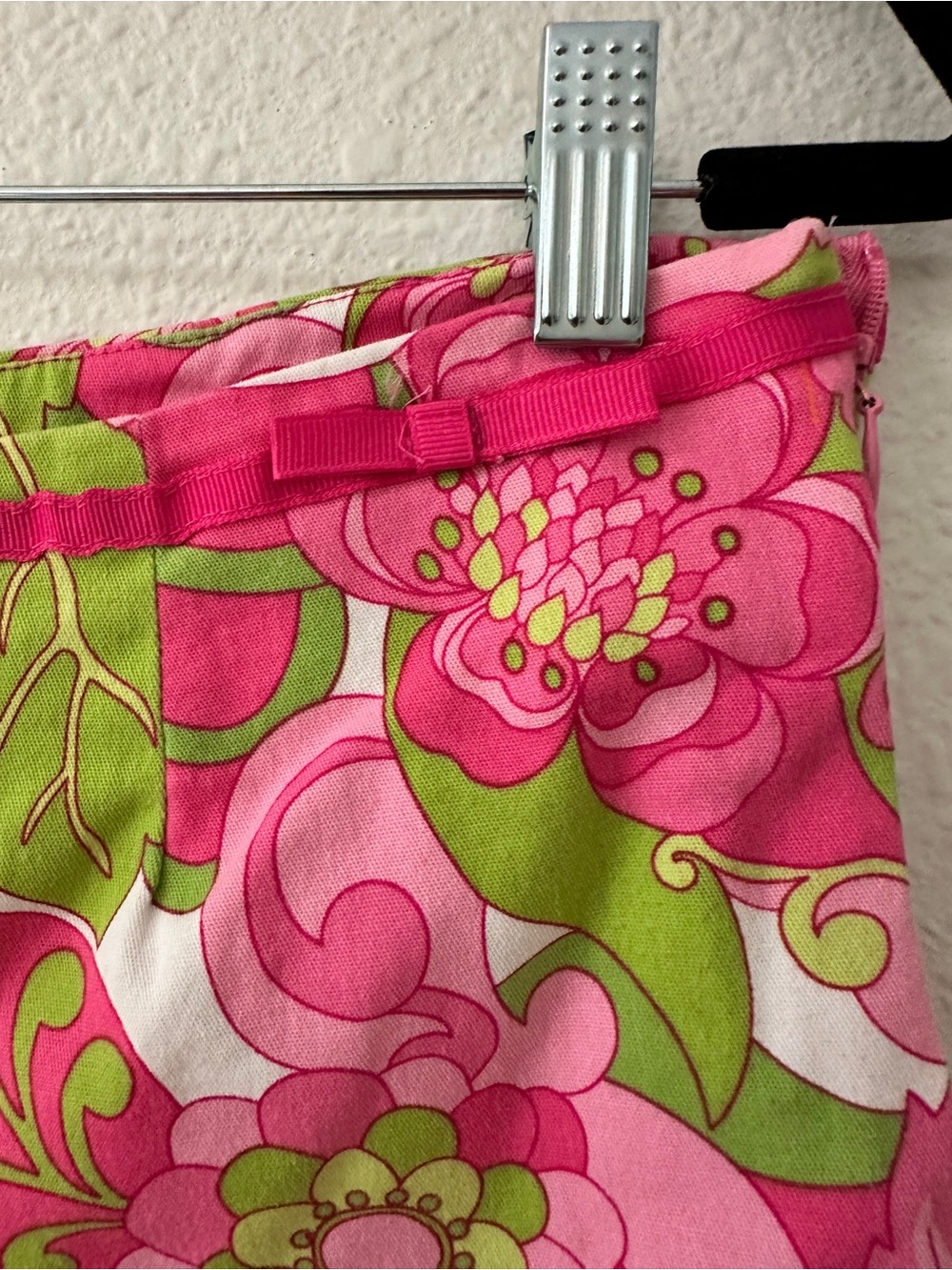 Pink & Green Floral Cotton Capri Pants - Picture 2 of 7